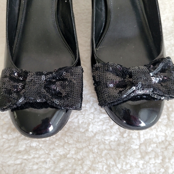 Michael Kors Paris Patent Mid-Heel w/ Sequined Bow size 9M - Picture 7 of 12